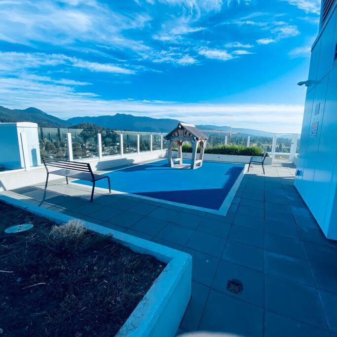 360º Rooftop Patio Views. Your-Home-Away-From-Home ノースバンクーバー エクステリア 写真