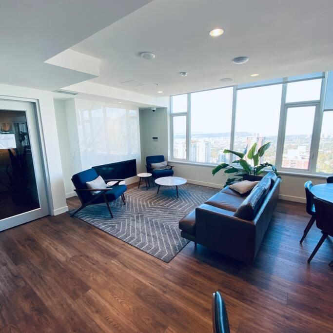360º Rooftop Patio Views. Your-Home-Away-From-Home ノースバンクーバー エクステリア 写真