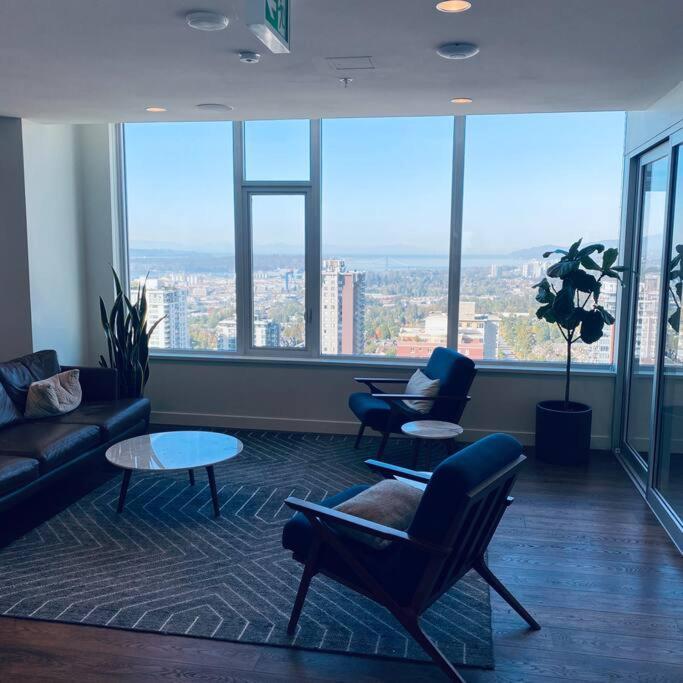 360º Rooftop Patio Views. Your-Home-Away-From-Home ノースバンクーバー エクステリア 写真