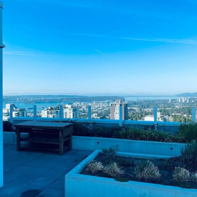 360º Rooftop Patio Views. Your-Home-Away-From-Home ノースバンクーバー エクステリア 写真